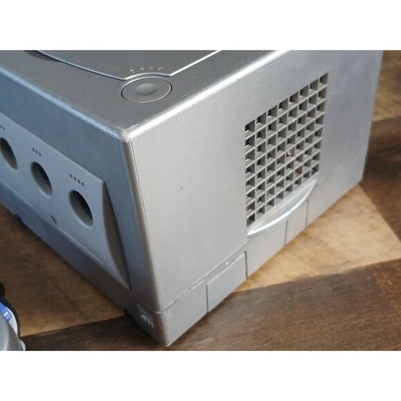 Nintendo GameCube Platinum Silver Console - W/ Cables, Controller & Memory Card - Picture 6 of 10